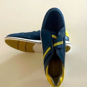 Blue and yellow fashion, tennis, slightly narrow size 9 by aerosol. Never worn